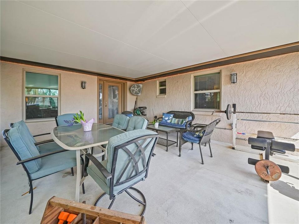 For Sale: $289,990 (4 beds, 2 baths, 1989 Square Feet)