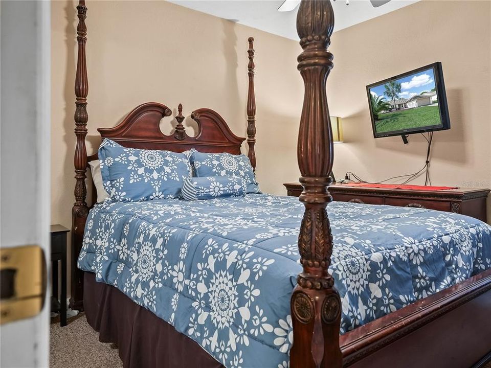 For Sale: $289,990 (4 beds, 2 baths, 1989 Square Feet)