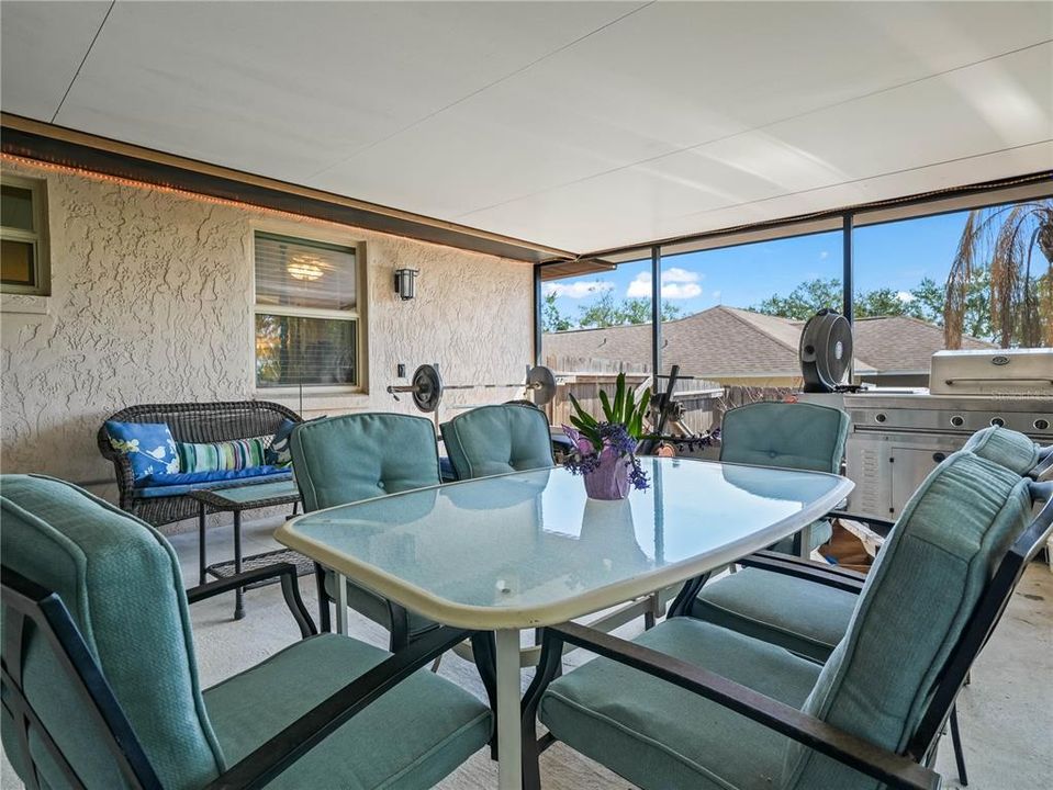 For Sale: $289,990 (4 beds, 2 baths, 1989 Square Feet)