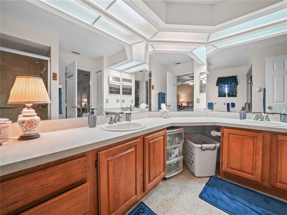 For Sale: $289,990 (4 beds, 2 baths, 1989 Square Feet)