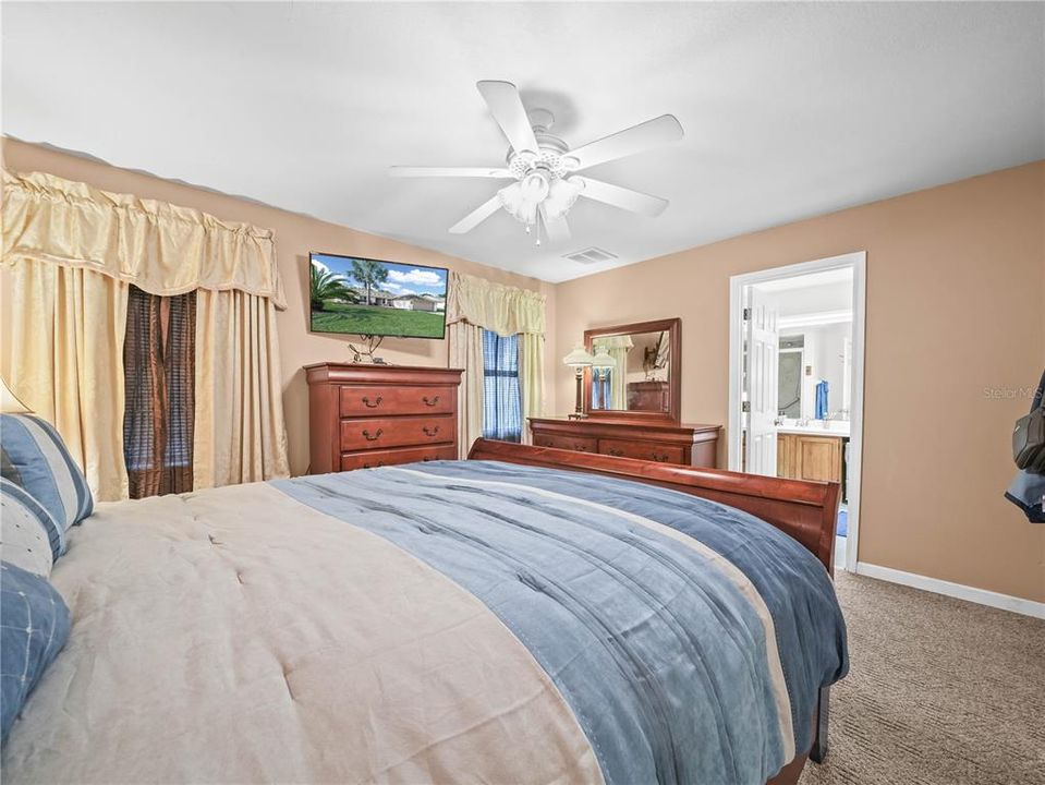 For Sale: $289,990 (4 beds, 2 baths, 1989 Square Feet)