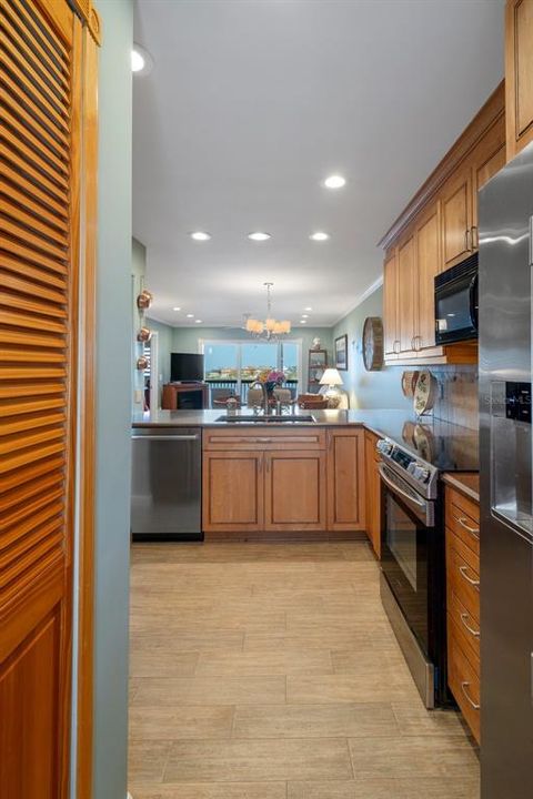 На продажу: $360,000 (2 спален, 2 ванн, 1103 Квадратных фут)