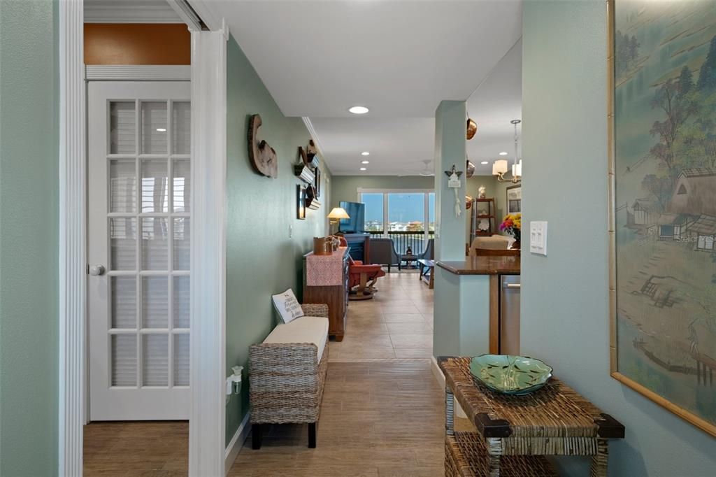 На продажу: $360,000 (2 спален, 2 ванн, 1103 Квадратных фут)