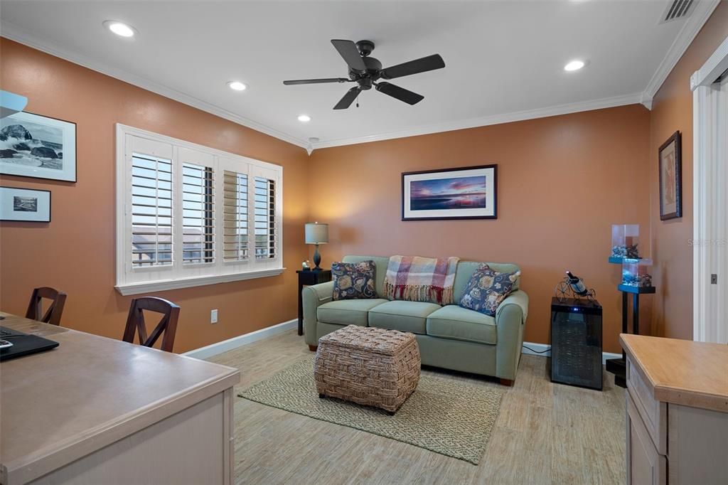 На продажу: $360,000 (2 спален, 2 ванн, 1103 Квадратных фут)