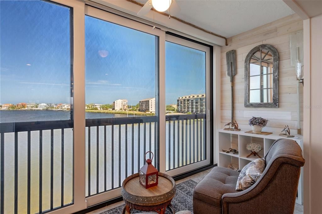 На продажу: $360,000 (2 спален, 2 ванн, 1103 Квадратных фут)