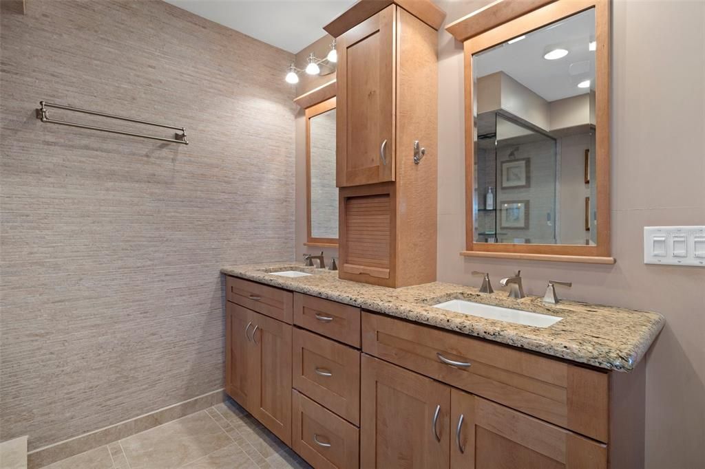 На продажу: $360,000 (2 спален, 2 ванн, 1103 Квадратных фут)