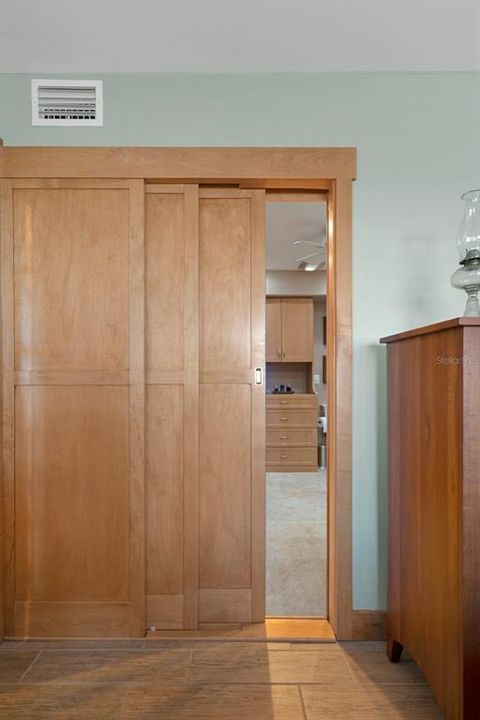 На продажу: $360,000 (2 спален, 2 ванн, 1103 Квадратных фут)