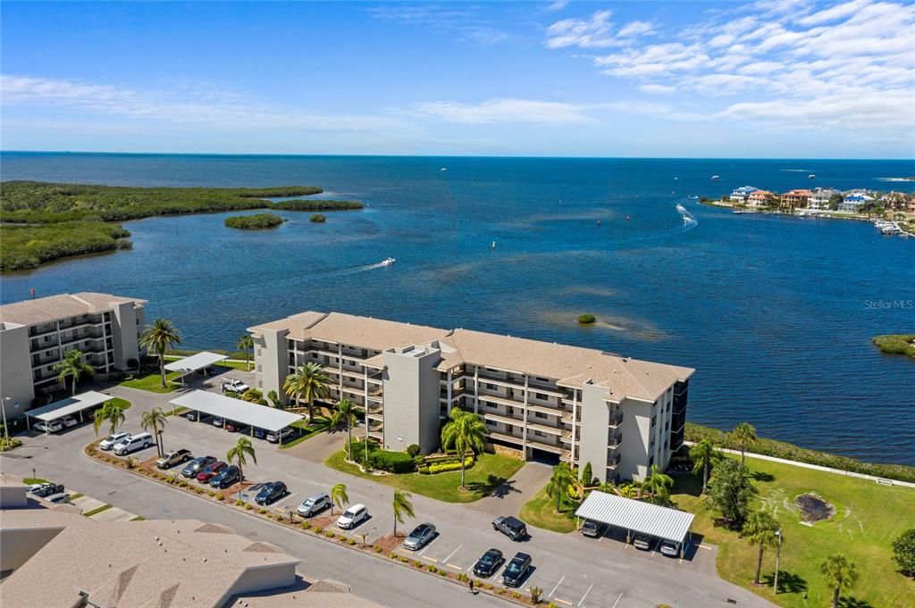 На продажу: $360,000 (2 спален, 2 ванн, 1103 Квадратных фут)