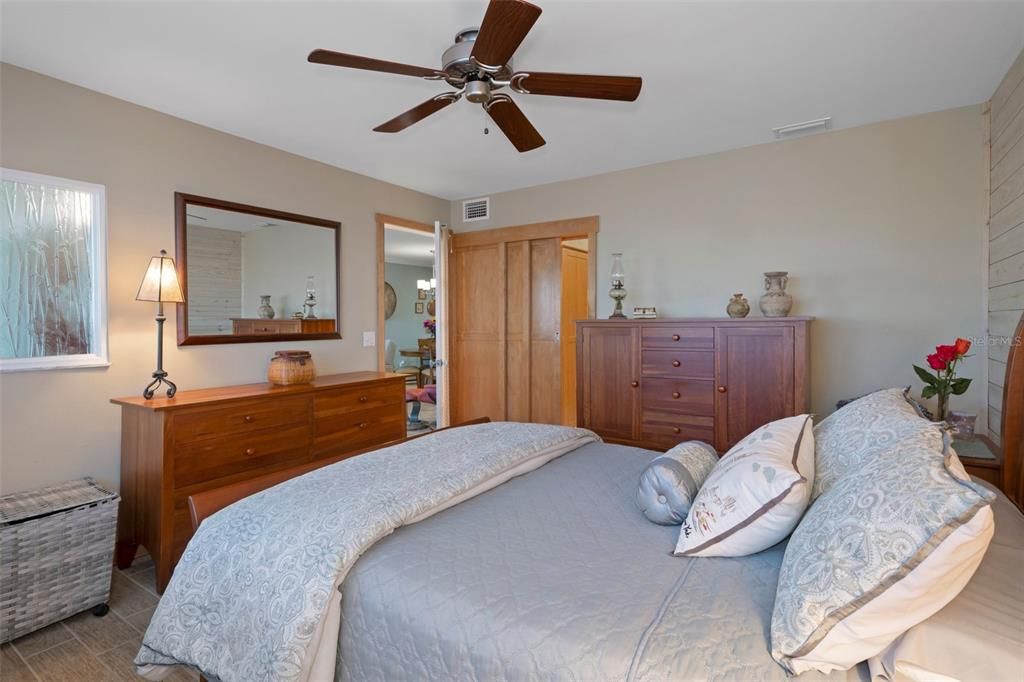 На продажу: $360,000 (2 спален, 2 ванн, 1103 Квадратных фут)