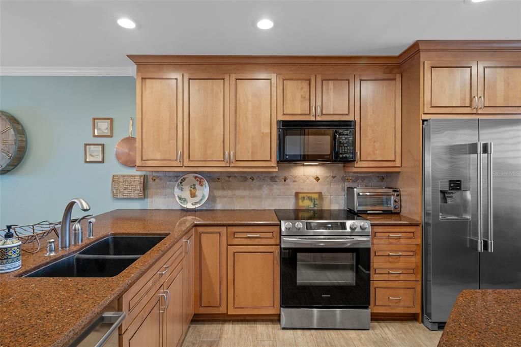 На продажу: $360,000 (2 спален, 2 ванн, 1103 Квадратных фут)