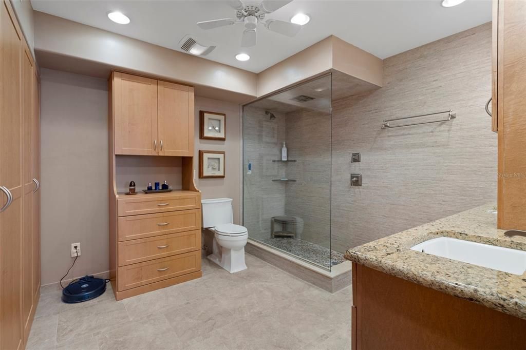 На продажу: $360,000 (2 спален, 2 ванн, 1103 Квадратных фут)