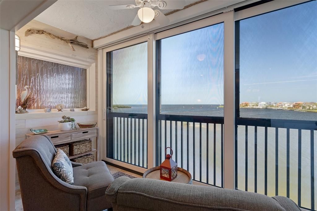 На продажу: $360,000 (2 спален, 2 ванн, 1103 Квадратных фут)