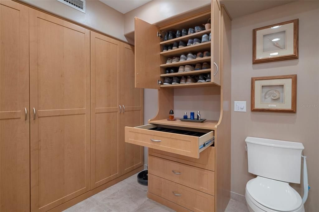 На продажу: $360,000 (2 спален, 2 ванн, 1103 Квадратных фут)