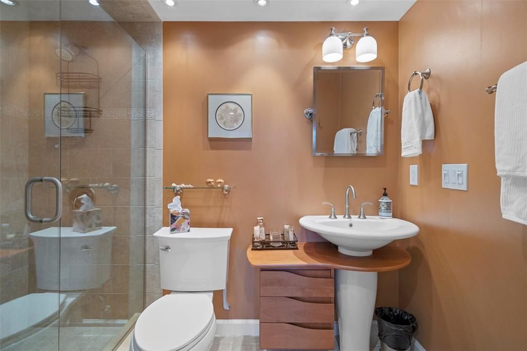 На продажу: $360,000 (2 спален, 2 ванн, 1103 Квадратных фут)