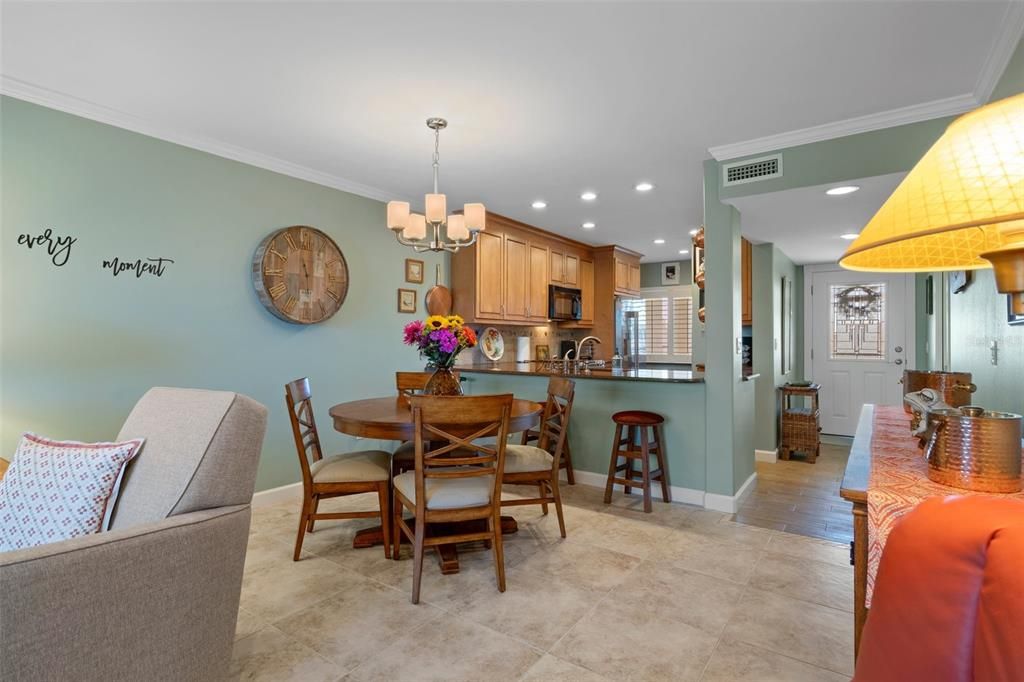 На продажу: $360,000 (2 спален, 2 ванн, 1103 Квадратных фут)