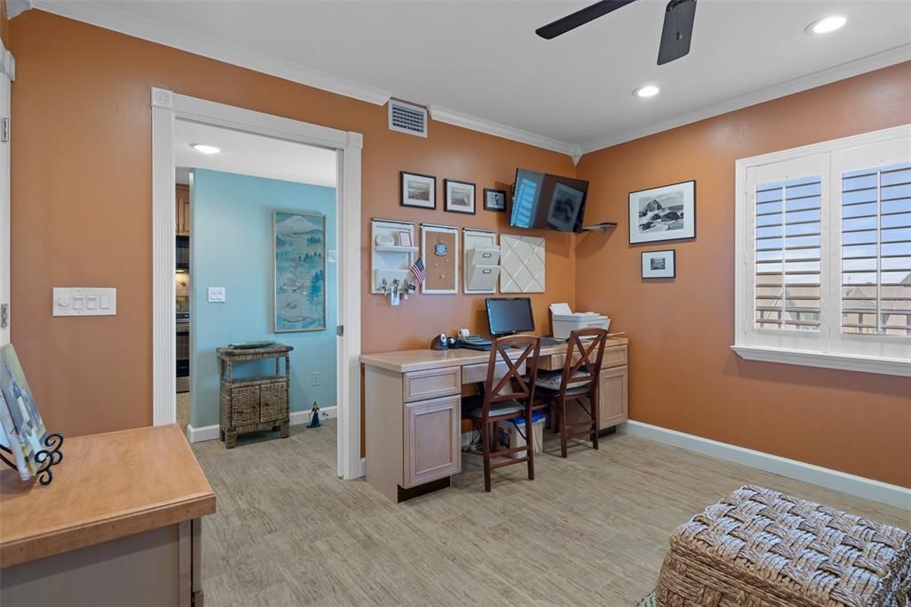 На продажу: $360,000 (2 спален, 2 ванн, 1103 Квадратных фут)