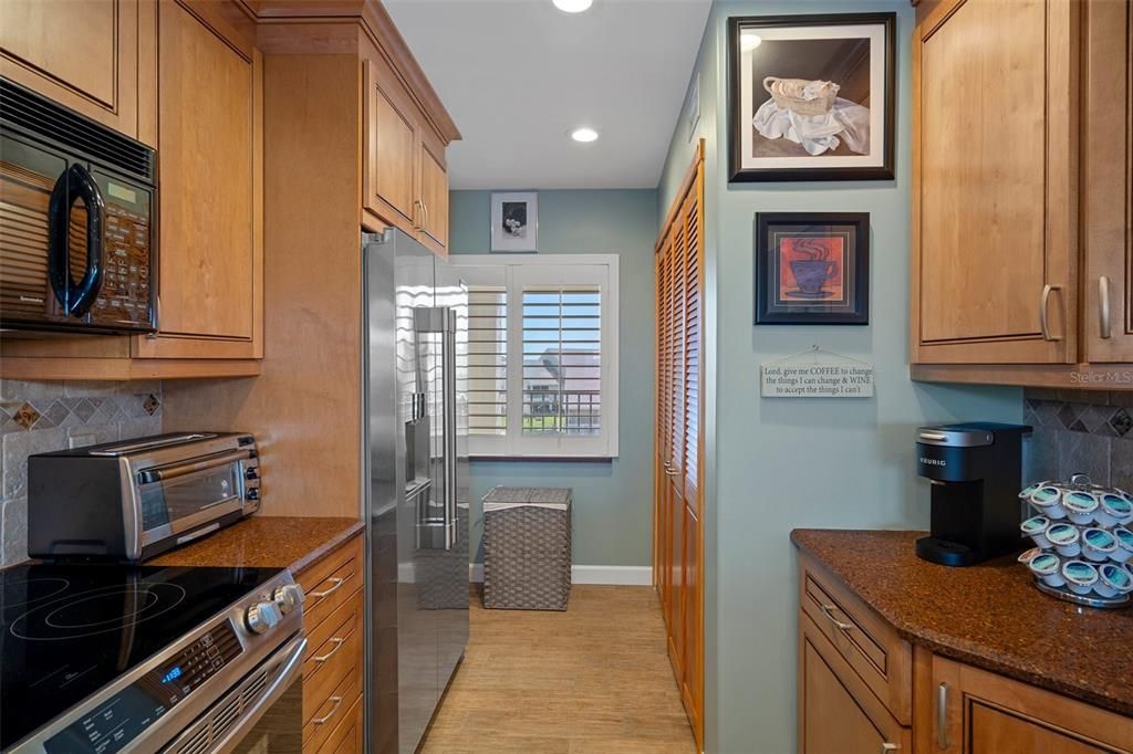 На продажу: $360,000 (2 спален, 2 ванн, 1103 Квадратных фут)