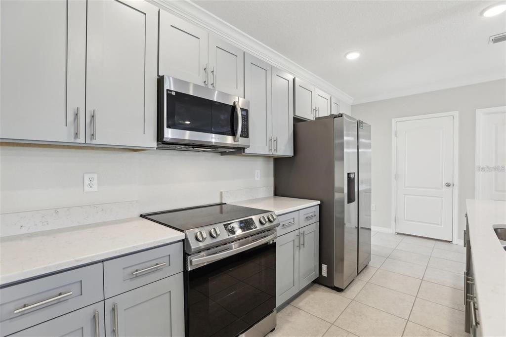 В аренду: $1,965 (4 спален, 2 ванн, 2018 Квадратных фут)