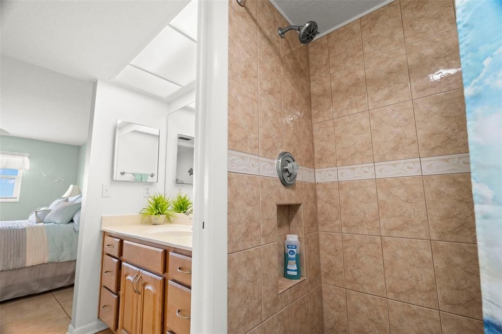 For Sale: $315,000 (2 beds, 2 baths, 1025 Square Feet)