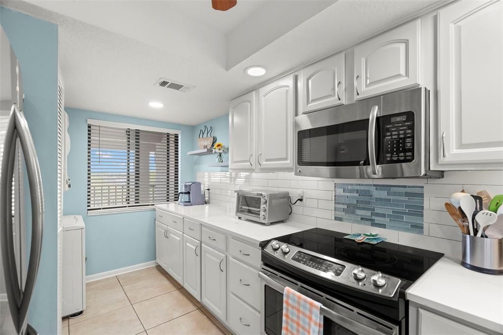 For Sale: $315,000 (2 beds, 2 baths, 1025 Square Feet)