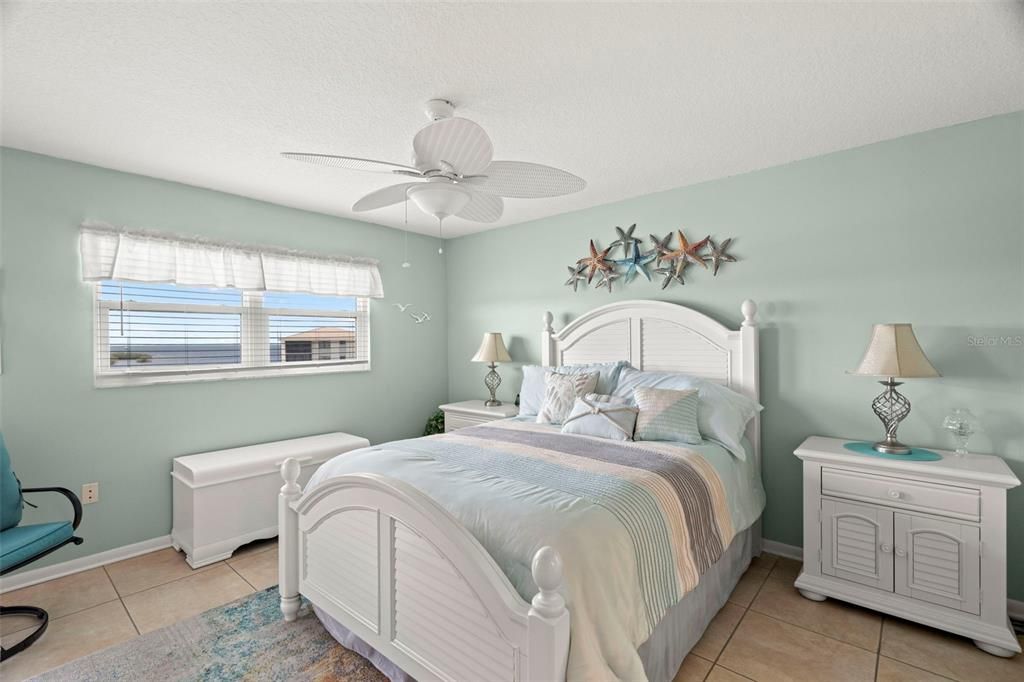 For Sale: $315,000 (2 beds, 2 baths, 1025 Square Feet)