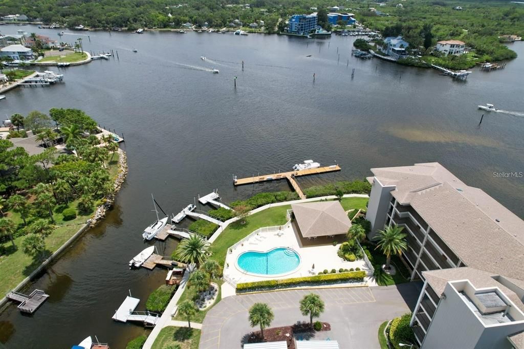 For Sale: $315,000 (2 beds, 2 baths, 1025 Square Feet)