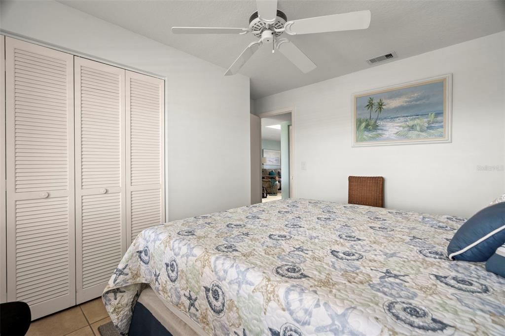 For Sale: $315,000 (2 beds, 2 baths, 1025 Square Feet)