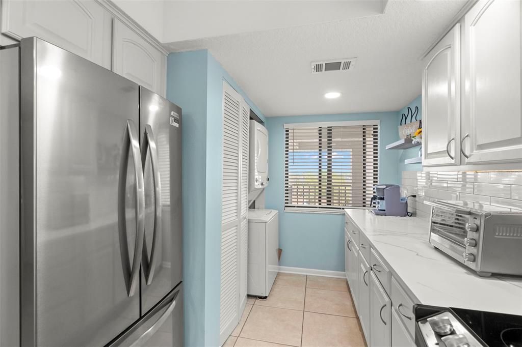 For Sale: $315,000 (2 beds, 2 baths, 1025 Square Feet)