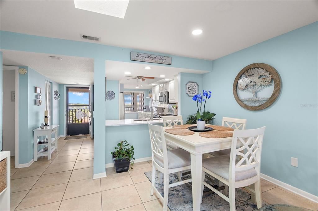 For Sale: $315,000 (2 beds, 2 baths, 1025 Square Feet)