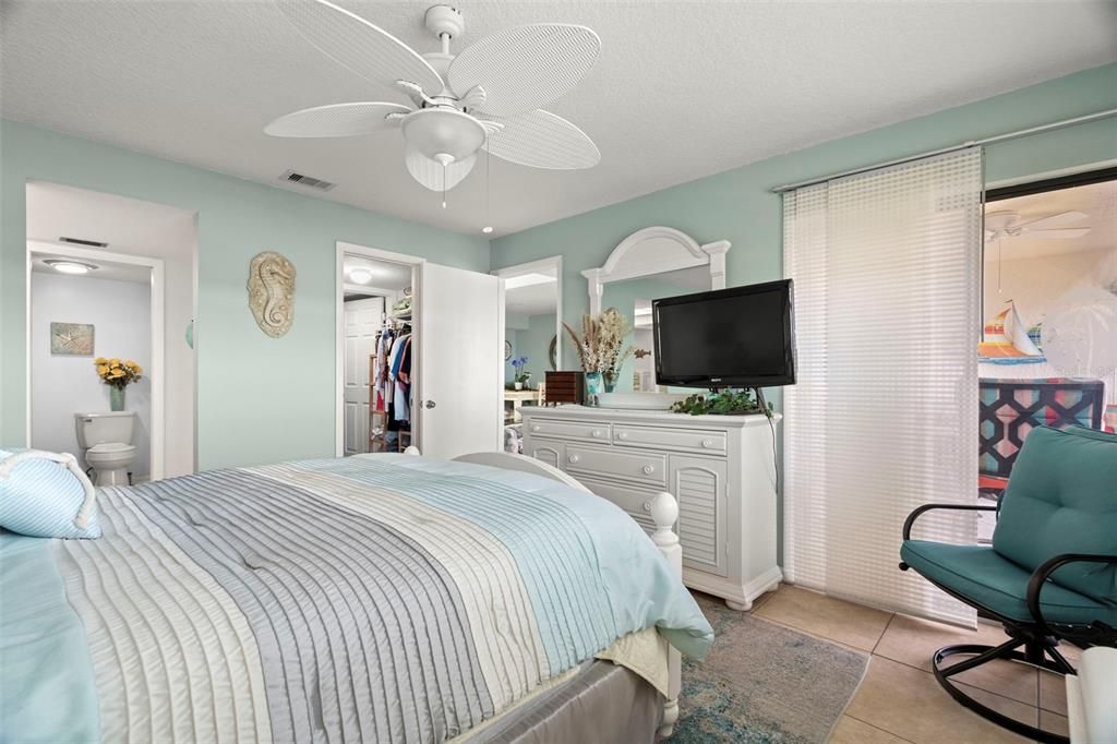 For Sale: $315,000 (2 beds, 2 baths, 1025 Square Feet)