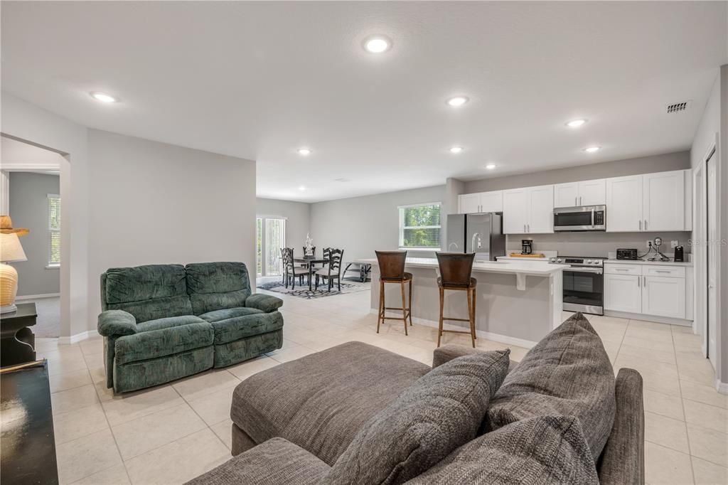 For Sale: $445,000 (4 beds, 2 baths, 1876 Square Feet)