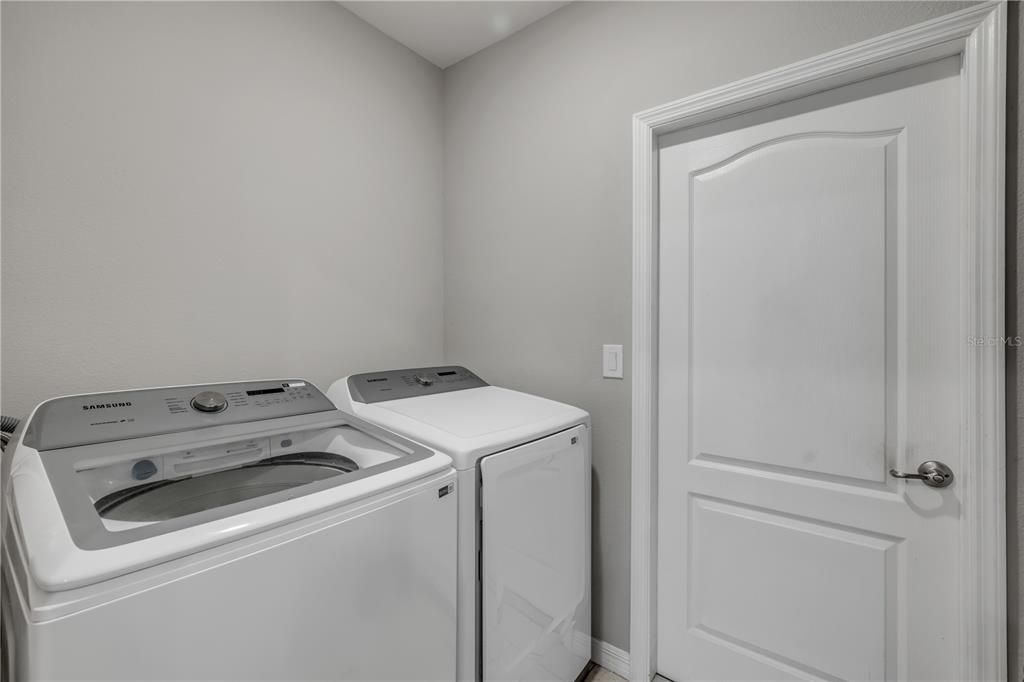 For Sale: $445,000 (4 beds, 2 baths, 1876 Square Feet)