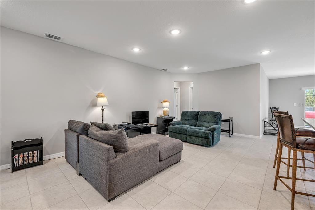 For Sale: $445,000 (4 beds, 2 baths, 1876 Square Feet)