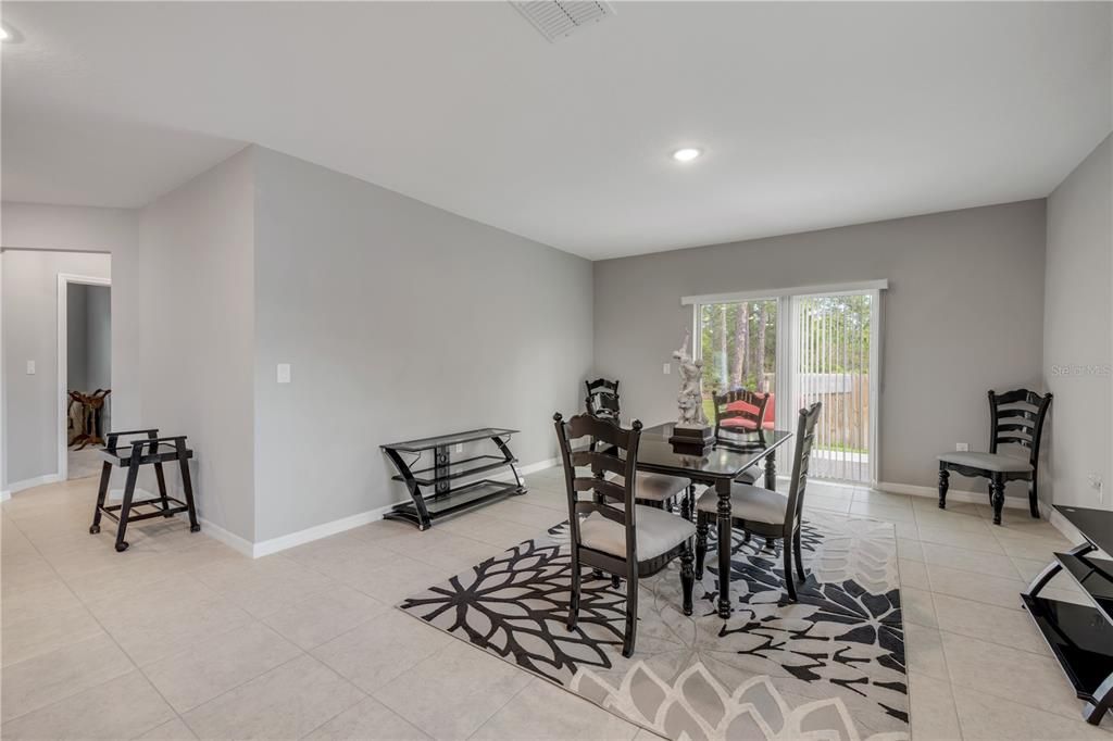For Sale: $445,000 (4 beds, 2 baths, 1876 Square Feet)