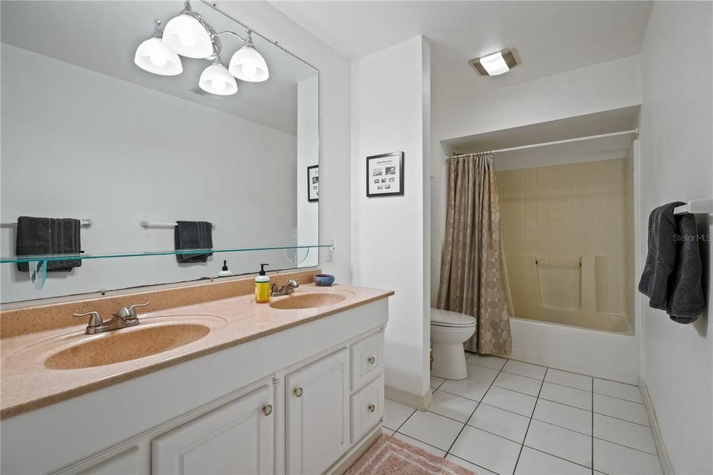 Upstairs guest bath