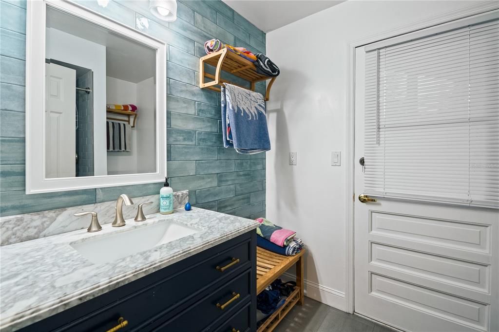 Downstairs full guest bath