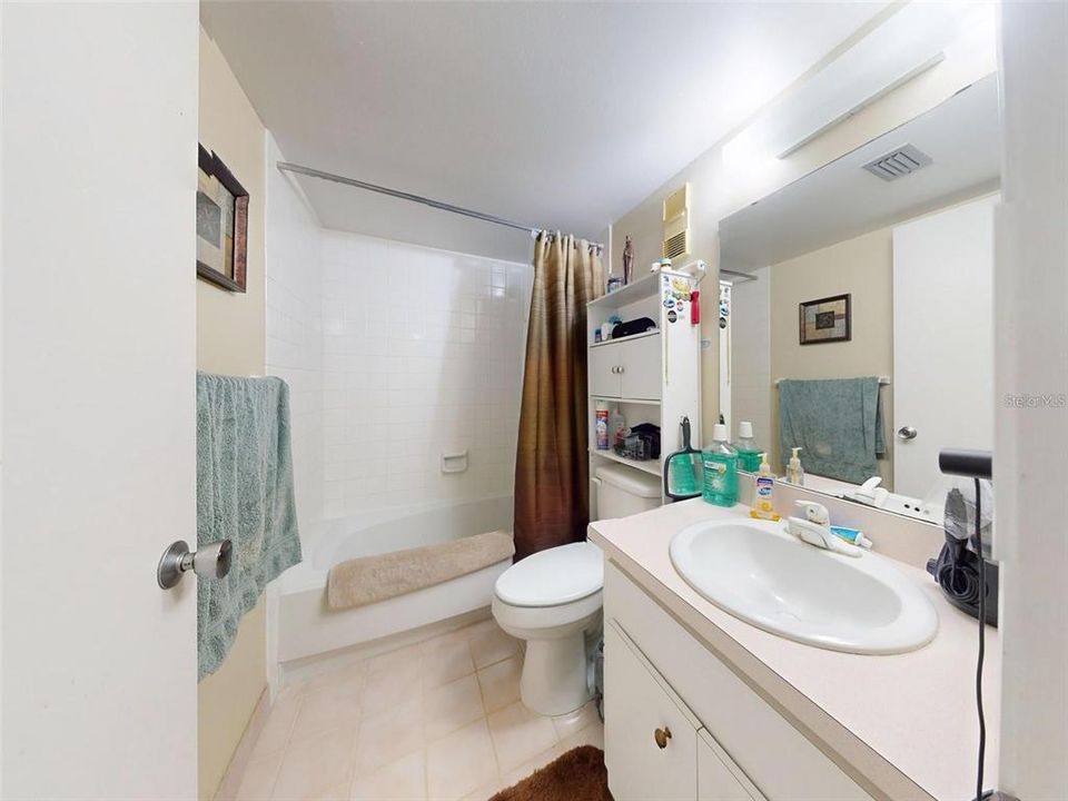 For Sale: $175,000 (2 beds, 2 baths, 897 Square Feet)