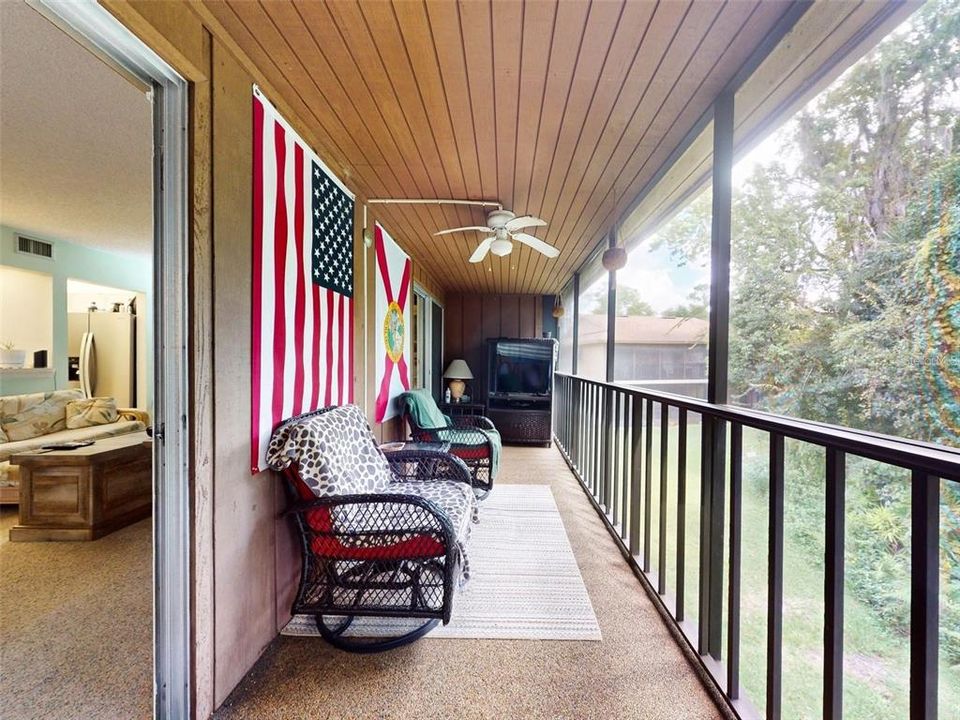 For Sale: $175,000 (2 beds, 2 baths, 897 Square Feet)