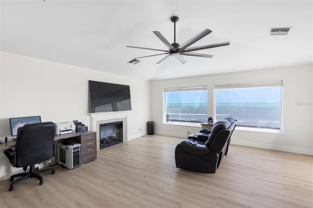 En Venta: $2,299,000 (3 camas, 2 baños, 1850 Pies cuadrados)