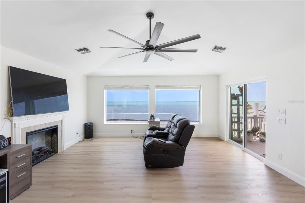 En Venta: $2,299,000 (3 camas, 2 baños, 1850 Pies cuadrados)