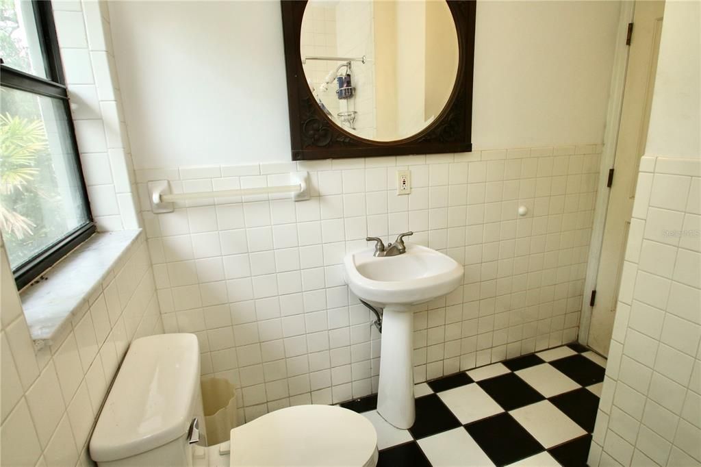 For Sale: $650,000 (3 beds, 4 baths, 2506 Square Feet)