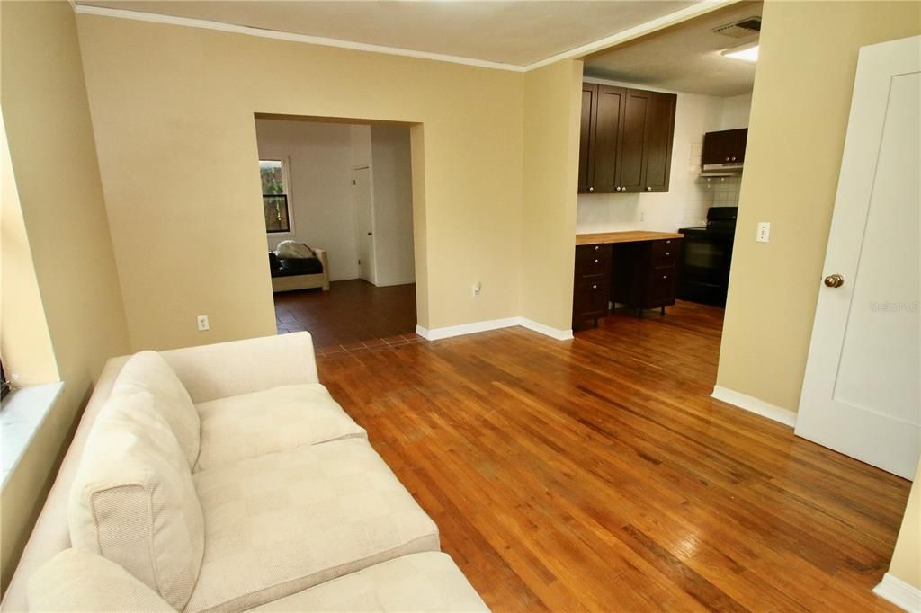 For Sale: $650,000 (3 beds, 4 baths, 2506 Square Feet)