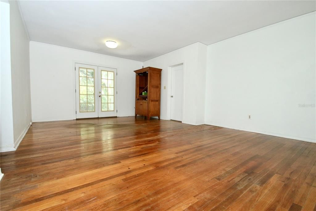 For Sale: $650,000 (3 beds, 4 baths, 2506 Square Feet)