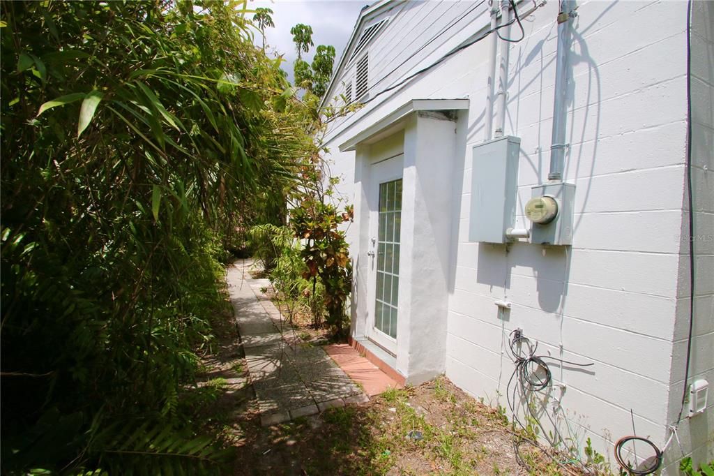 For Sale: $650,000 (3 beds, 4 baths, 2506 Square Feet)