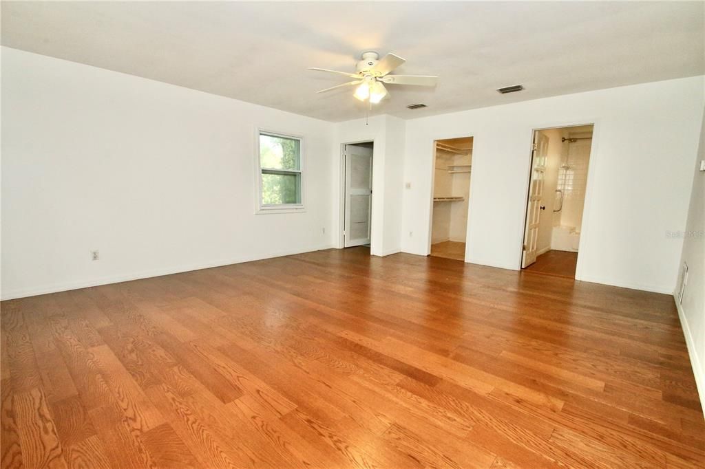 For Sale: $650,000 (3 beds, 4 baths, 2506 Square Feet)