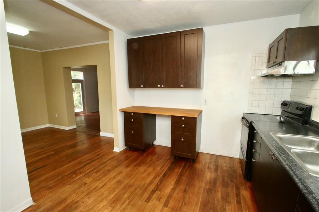 For Sale: $650,000 (3 beds, 4 baths, 2506 Square Feet)