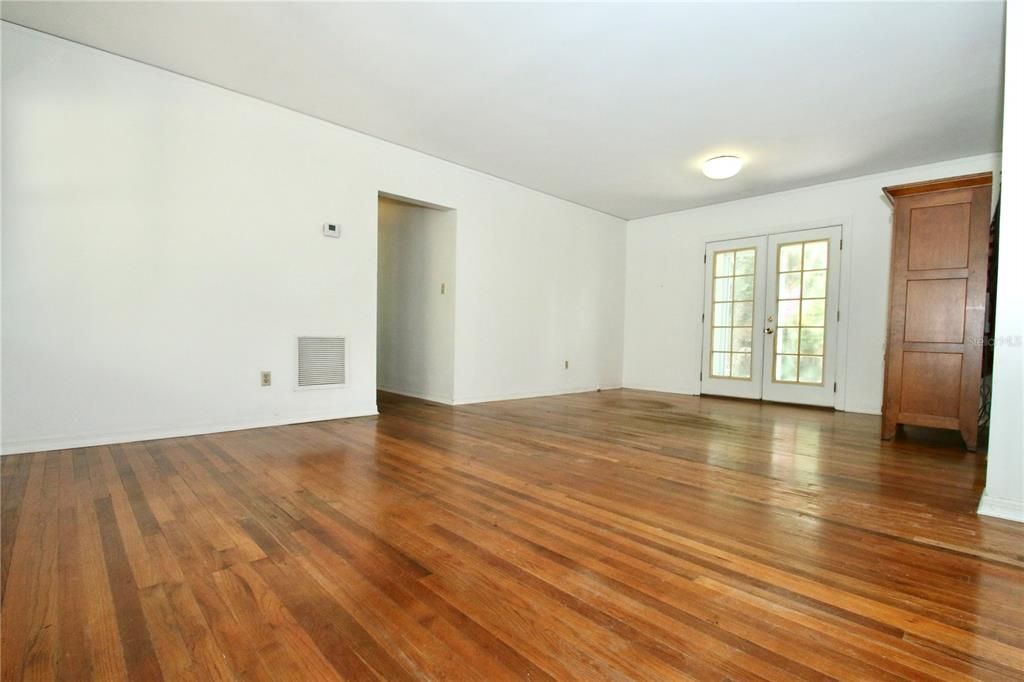 For Sale: $650,000 (3 beds, 4 baths, 2506 Square Feet)