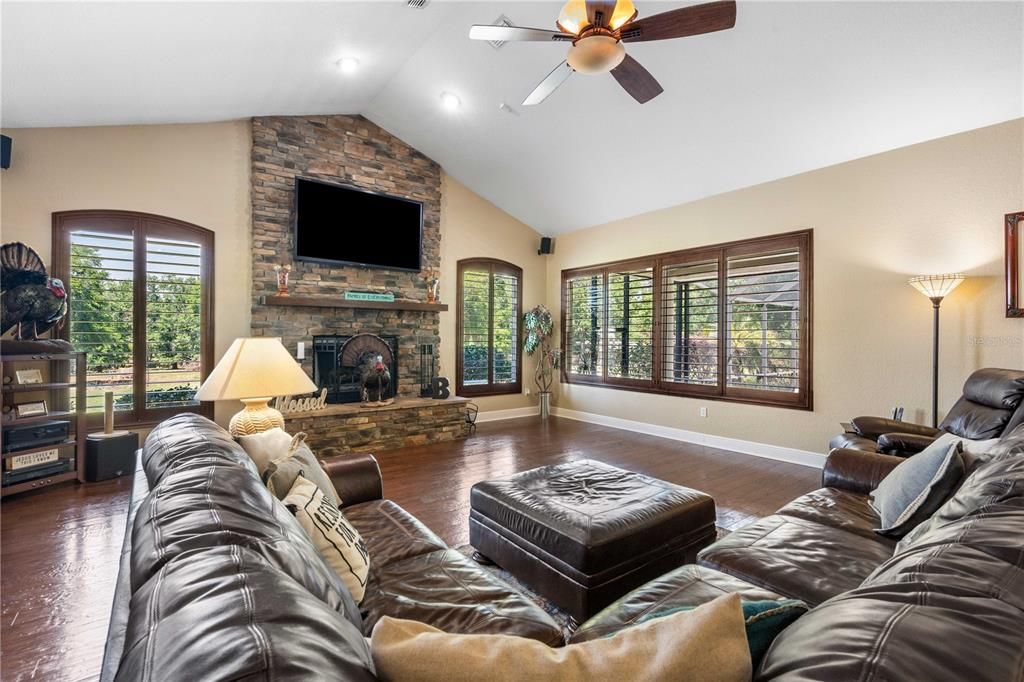 En Venta: $1,395,000 (4 camas, 3 baños, 3769 Pies cuadrados)