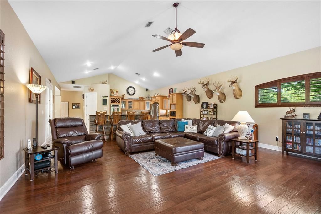 En Venta: $1,395,000 (4 camas, 3 baños, 3769 Pies cuadrados)