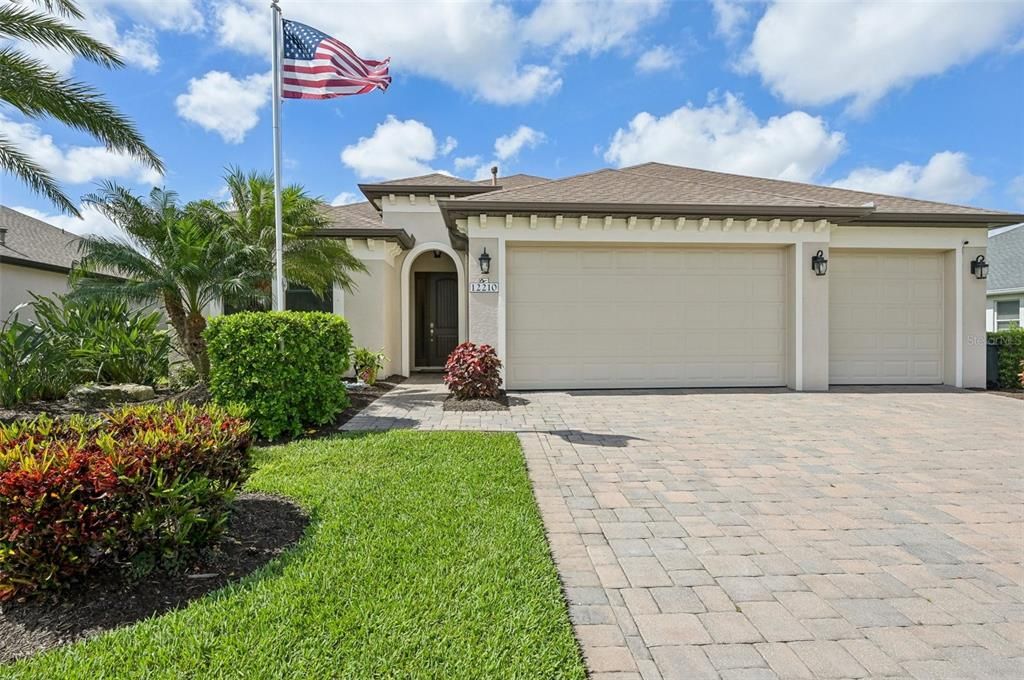 Recently Sold: $630,000 (3 beds, 2 baths, 2371 Square Feet)